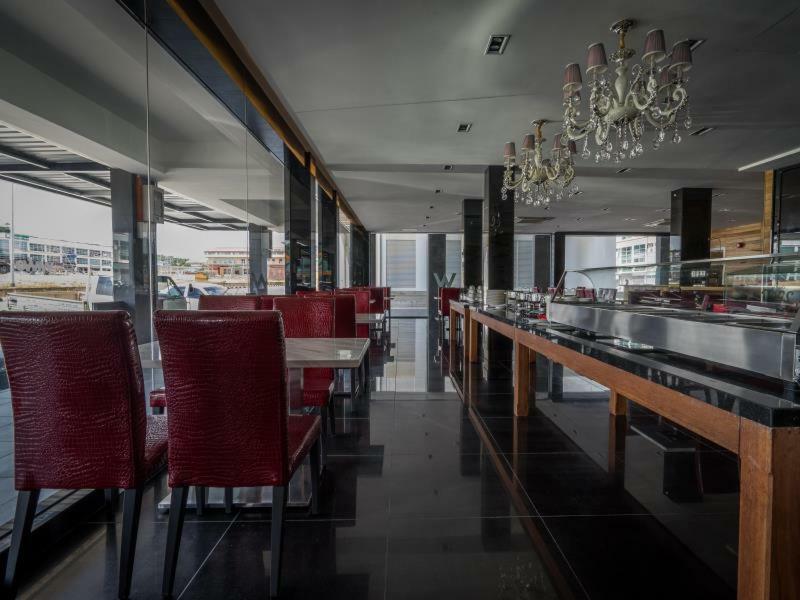Wiwo Hotel Бинтулу Экстерьер фото