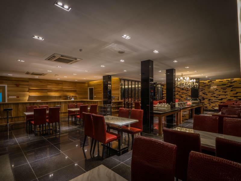 Wiwo Hotel Бинтулу Экстерьер фото