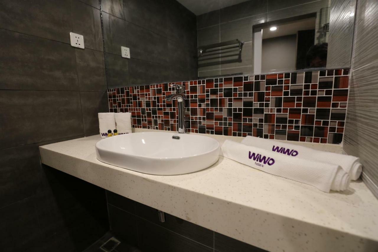 Wiwo Hotel Бинтулу Экстерьер фото